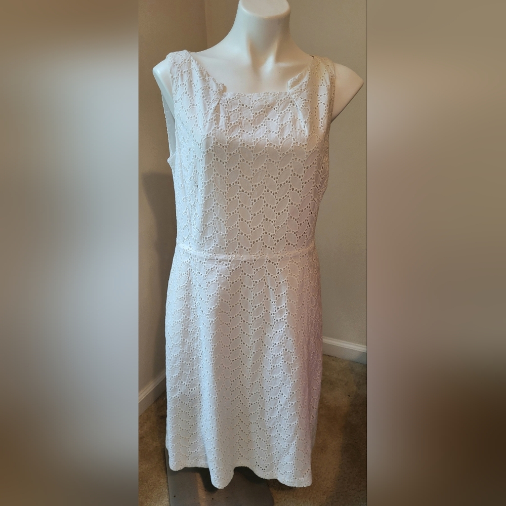 Tahari Eyelet Lace White Sheath Dress size 12